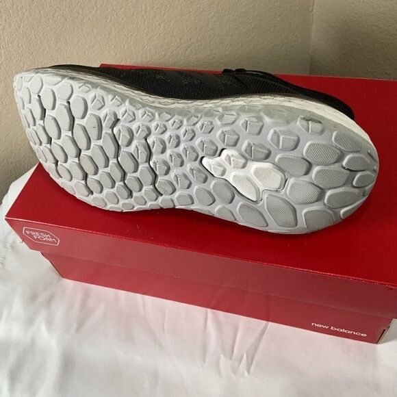 Size 11 - EUC New Balance Fresh Foam More v2 Black 2020 C10 - Picture 14 of 15